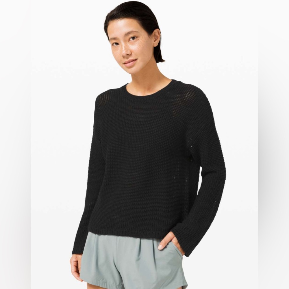 Lululemon $138 Easy Embrace Long Sleeve Sweater
Black P2P 26”
